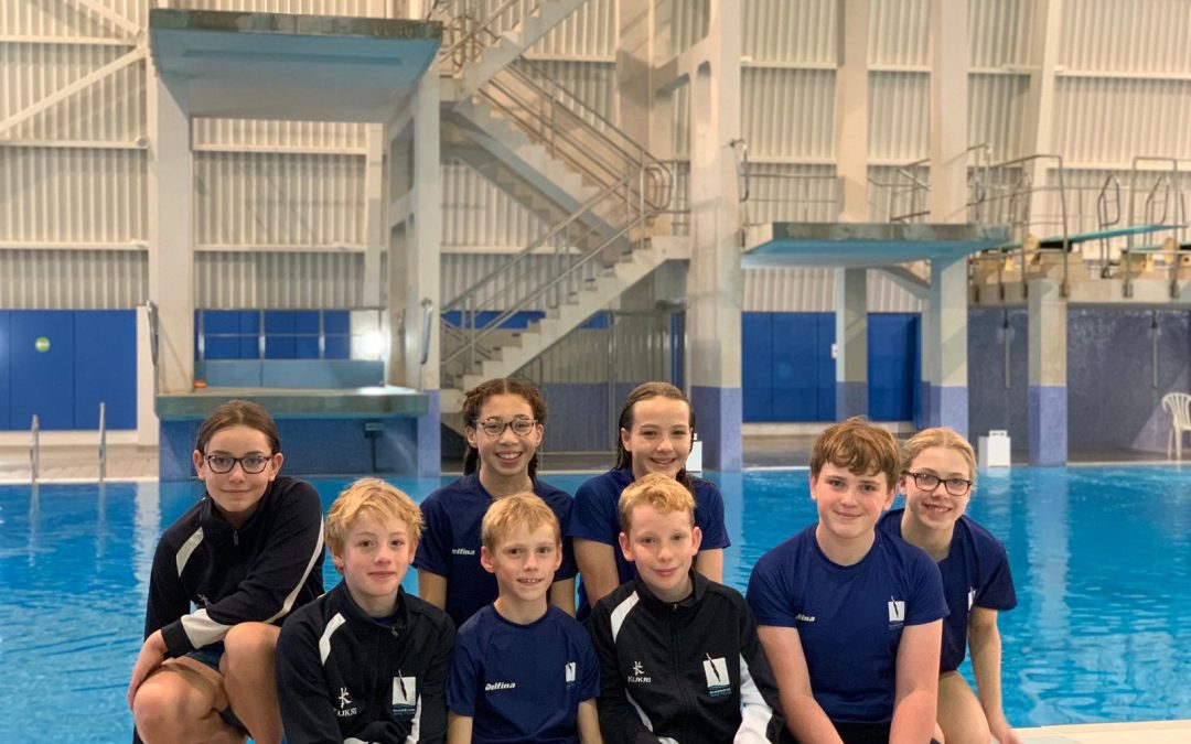 Eight young CDT divers on poolside.