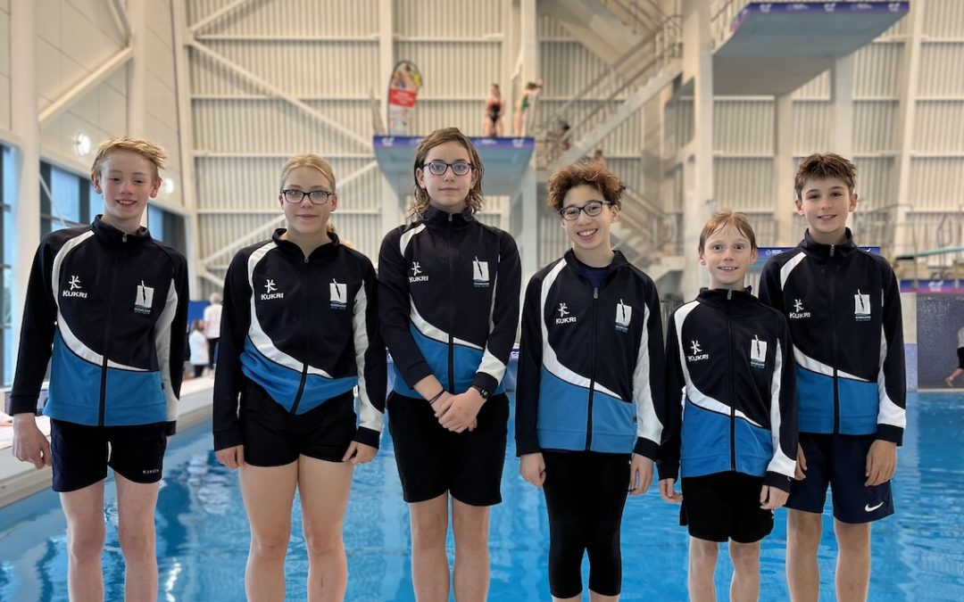 Six young CDT divers on poolisde